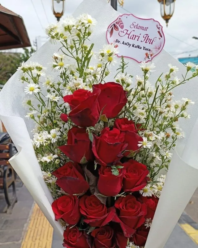 Buket Mawar Merah Premium Rp200.000 – toko bunga Madiun