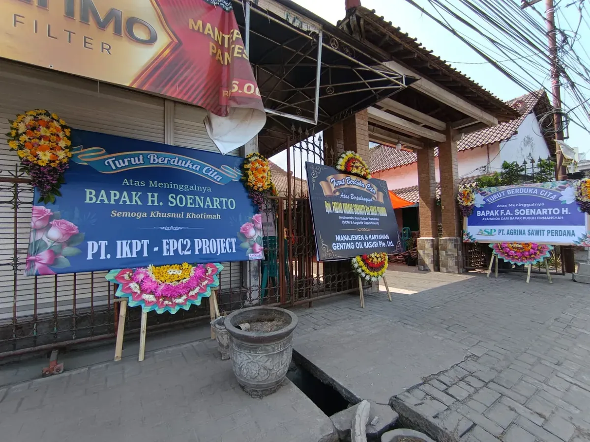 Papan duka cita buatan Arumsari Florist Madiun