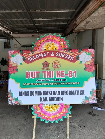 Karangan bunga papan ucapan buatan Arumsari Florist Madiun