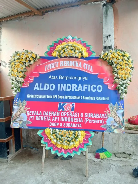 Karangan bunga papan ucapan buatan Arumsari Florist Madiun